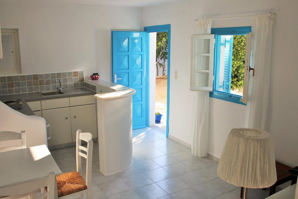 Meltemi Studios And Apartments Logaras Extérieur photo