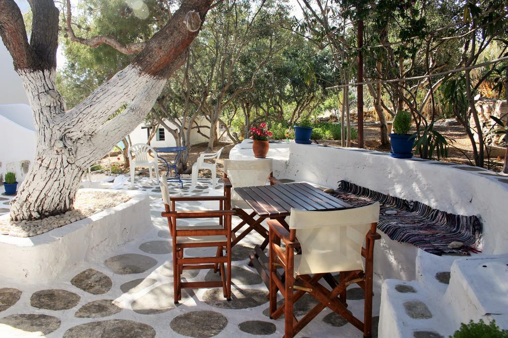 Meltemi Studios And Apartments Logaras Extérieur photo